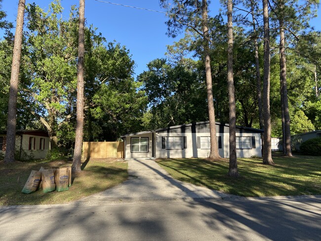 Building Photo - 2847 NE 13th Dr Rental