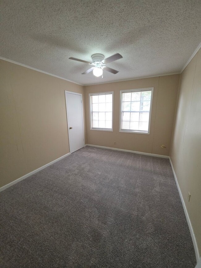 Photo - 1113 Ave 4 NE