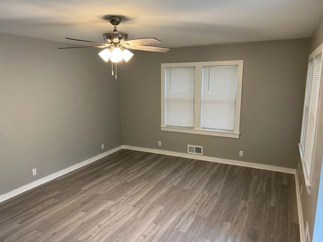 Photo - 610 Grover St