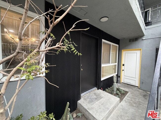 Building Photo - 4327 Lankershim Blvd