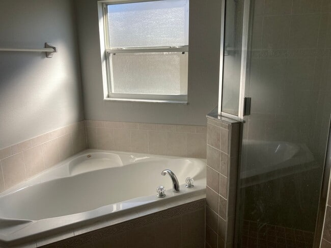 Building Photo - 447 Knightsbridge Cir