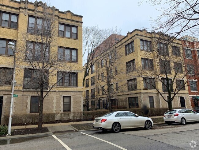 Building Photo - 438 W Surf St Unit 3B Rental