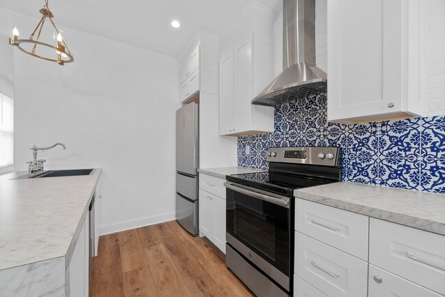 Photo - 450 Elsmere St