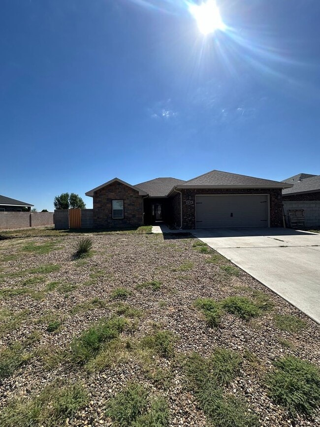 Building Photo - Stunning and Spacious 4 Bed Home! Parkview School District!