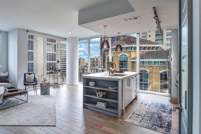 Novo Las Olas apartments — community photo
