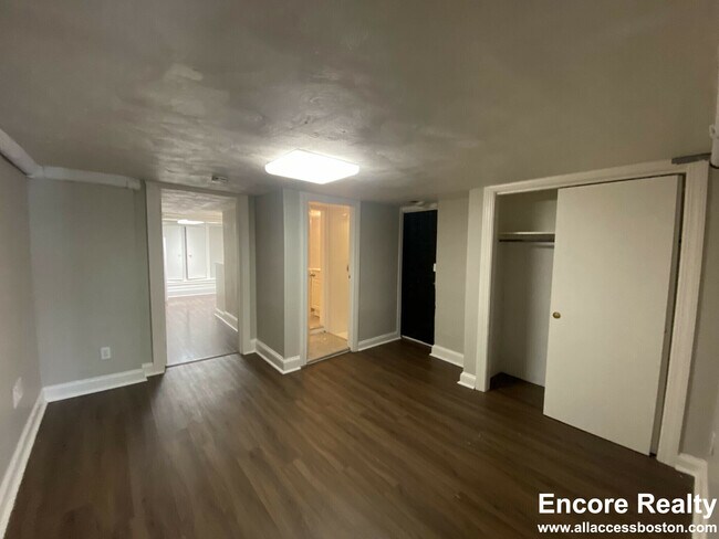 200 Banks St Unidad B