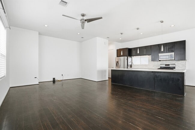 Photo - 4704 Crawford St