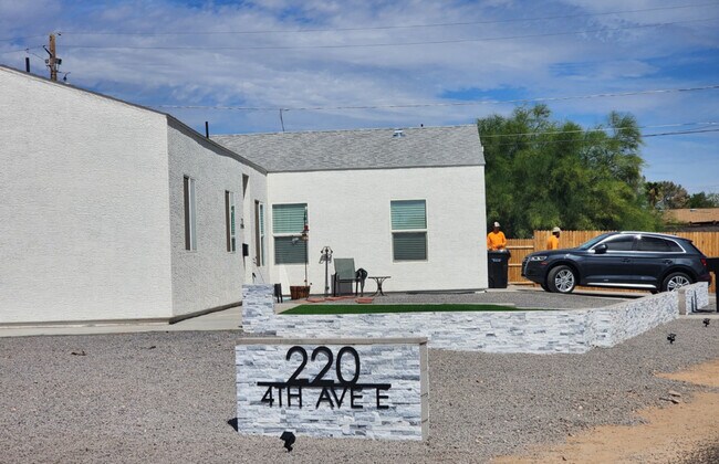 220 4th Ave E Unit 1