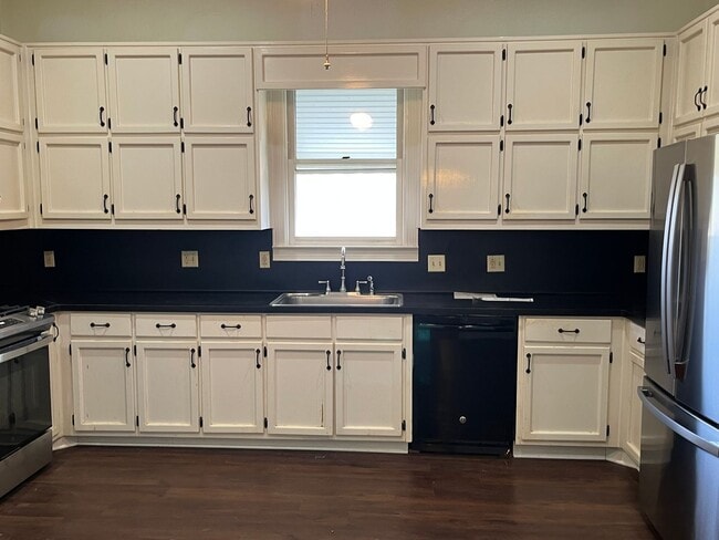 Photo - Charming 3-Bedroom Home with Multiple Fireplaces in Jonesboro