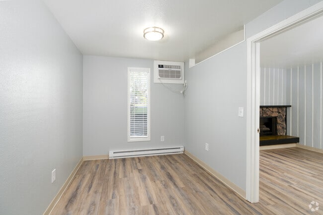 1BR, 1BA - 608SF - Bedroom