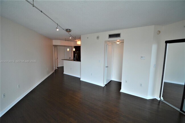 9055 SW 73rd Ct Unidad 1704
