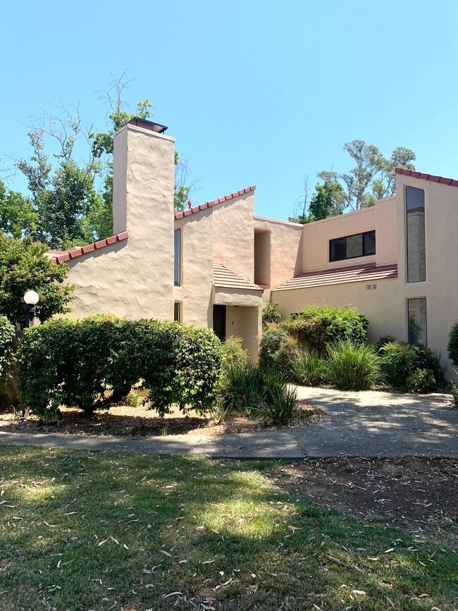 Ojai's Creekside Village Condo! - Ojai's Creekside Village Condo!