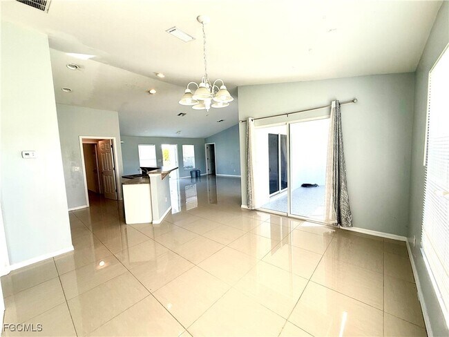 Photo - 2911 40th St SW