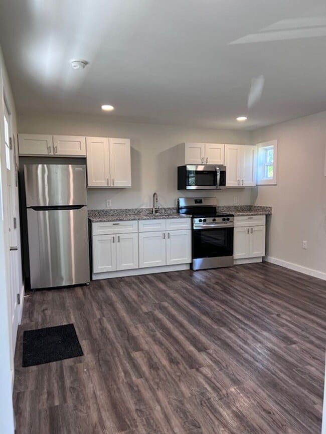 Building Photo - Beautifully remodeled and completed 1 bedr... Unit 14311 Rt. 9W - 2 Rental