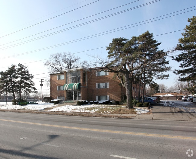 530 - JAMES PLAZA