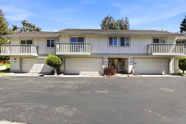 Building Photo - Northpoint Townhome