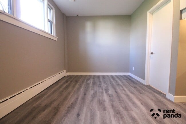 Building Photo - 465 Conmee St