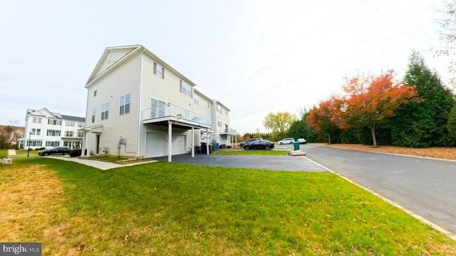 33 Mountie Ln