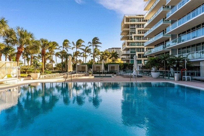 Building Photo - 3737 Collins Ave Unit S-403