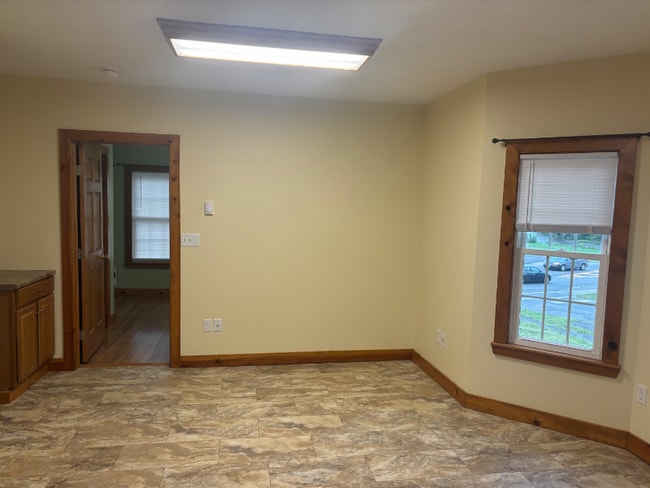 Photo - 355 NY-31 Unit 3