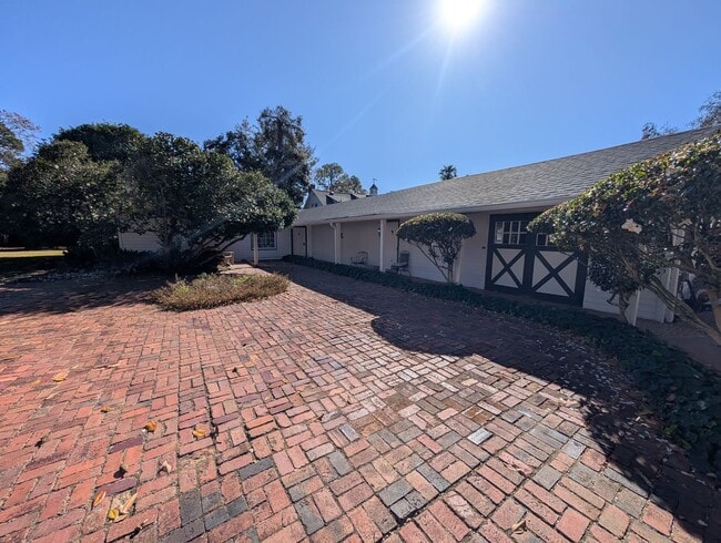 Photo - 405 Colleton Ave SE