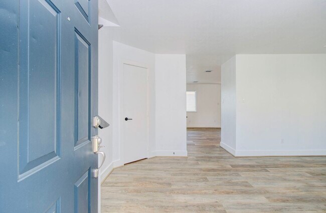 Photo - 6117 Settlers Square Ln
