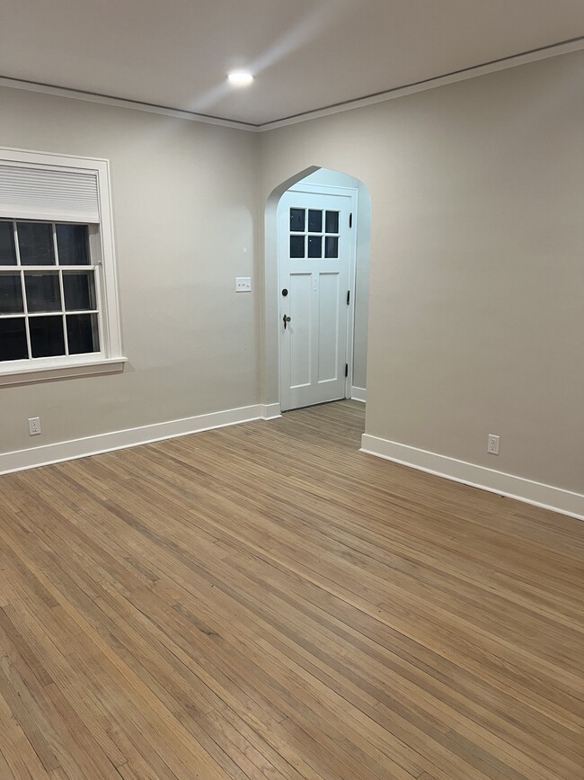 Photo - 613 E 20th St