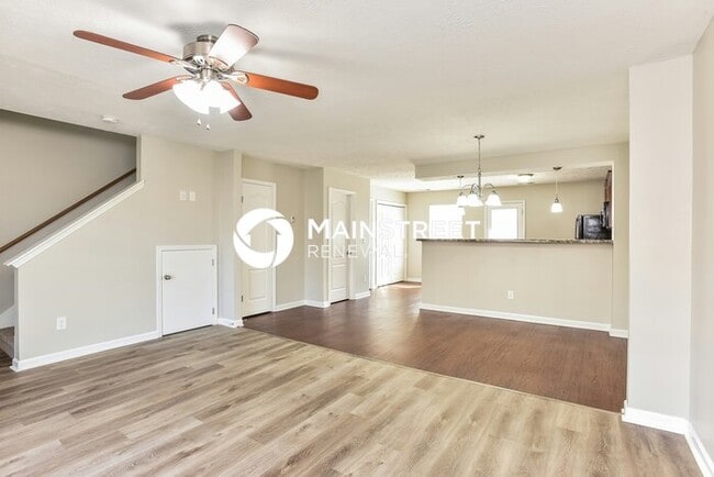 Photo - 3 Bedroom Pet-Friendly Home in La Vergne, TN with Main Street Renewal
