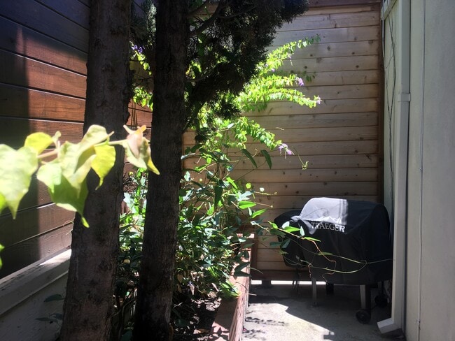 Photo - 1042 Pearl St Unit A