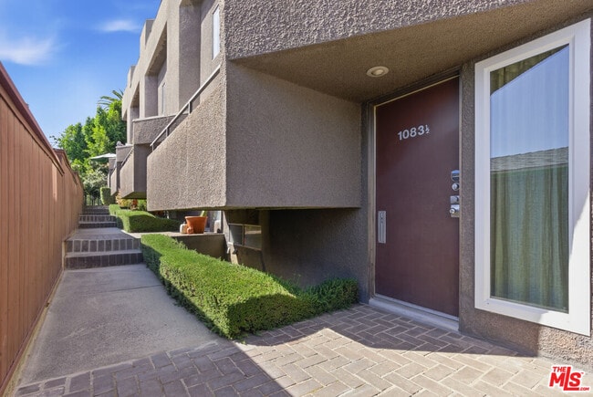 Photo - 1083 1/2 W Kensington Rd