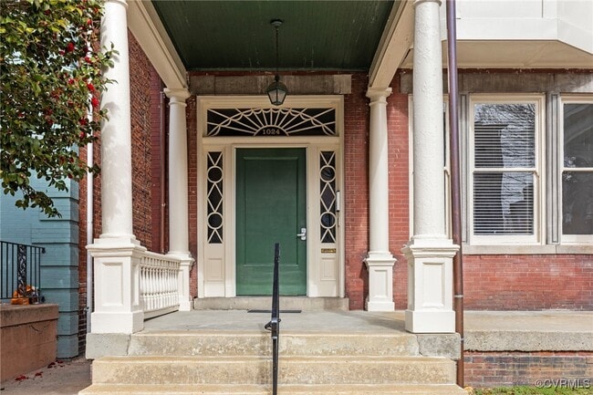 Building Photo - 1024 W Franklin St Rental