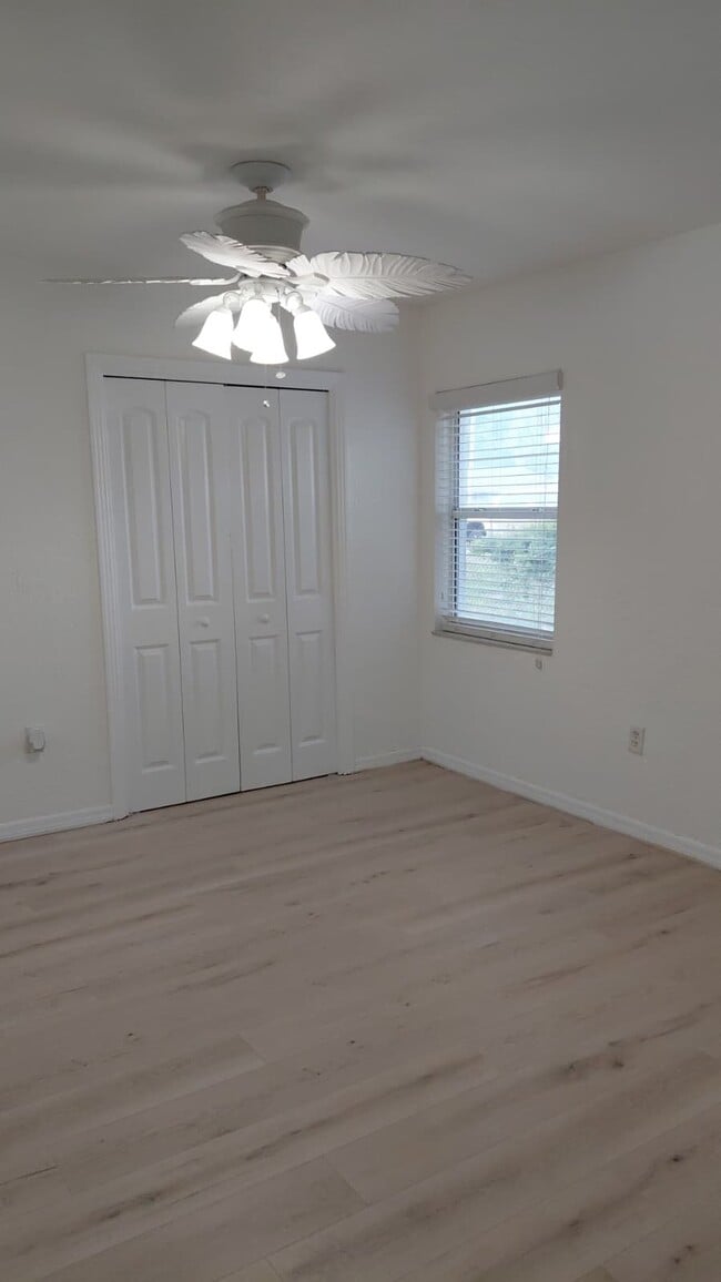 Photo - 1003 39th Ave W