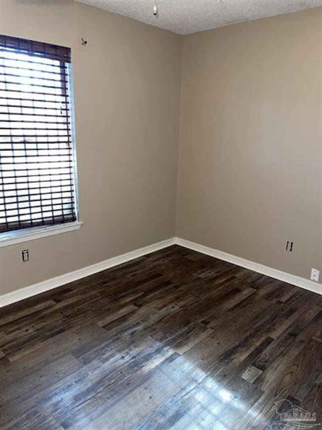 Photo - 4251 Willow St