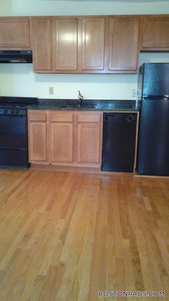 Photo - 145 Endicott St Unidad 4