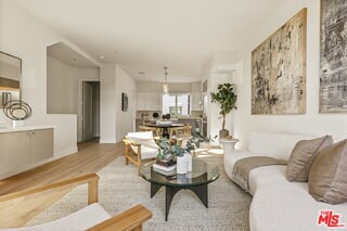 Photo - 3222 S Barrington Ave