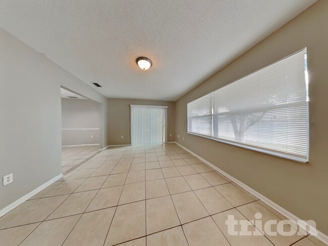 Photo - 6320 Moog Rd