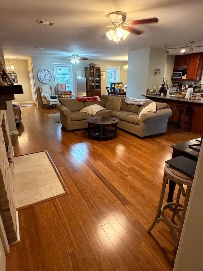 Photo - Spacious 3BD/2BA Single Family Home in Metairie.