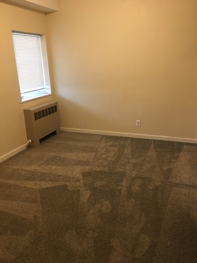 Dormitorio - 1600 Military St Unidad A12