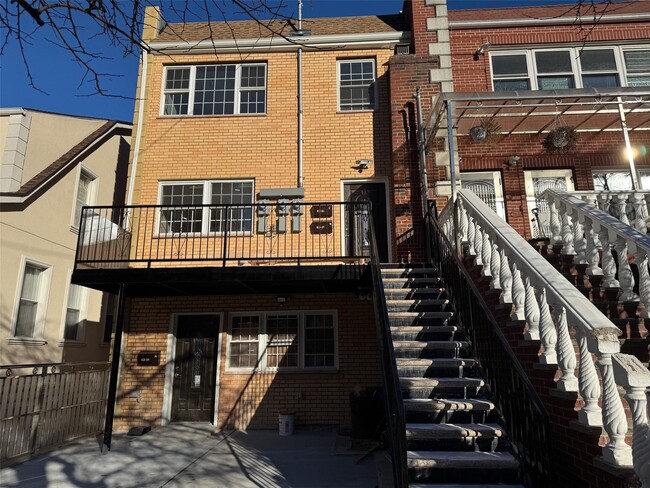 Photo - 62-31-62-99 99th St Townhome