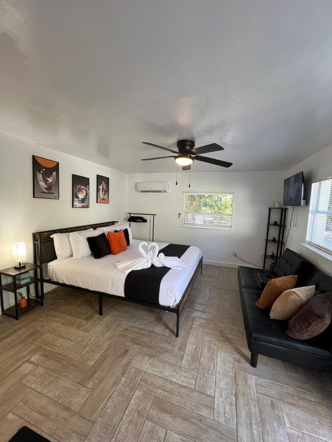 Building Photo - 1211 NE 15th Ave