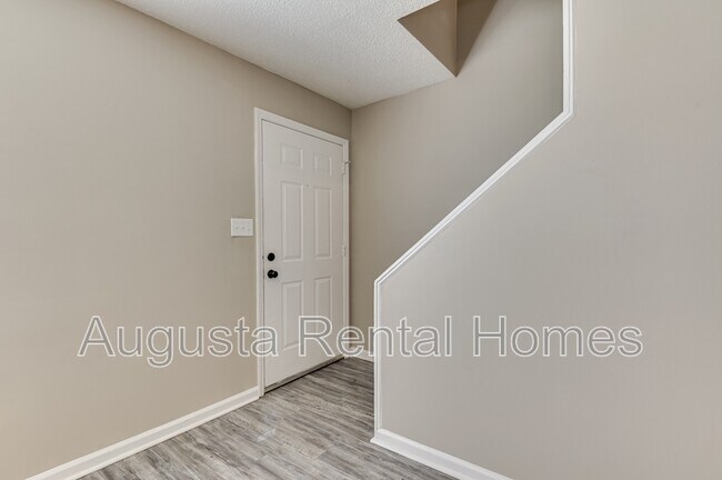 Photo - 160 Chalet North CT