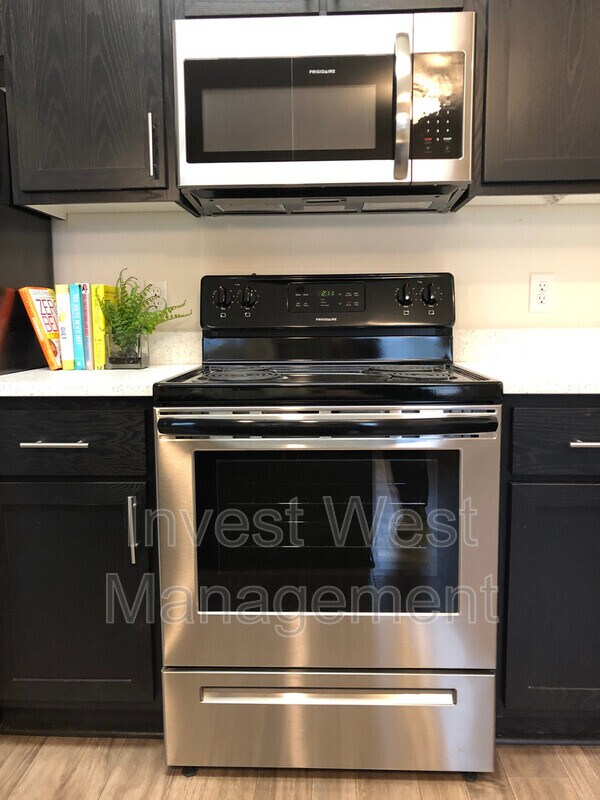 Photo - 2300 Main St