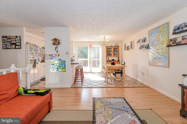 Photo - 8291 Raindrop Way