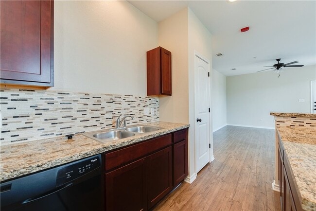 Photo - 1915 Dartmouth St Unidad 3035