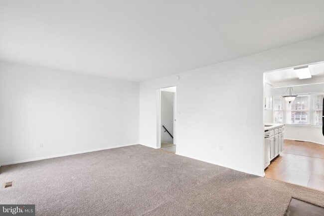 Photo - 1851 Sharwood Pl