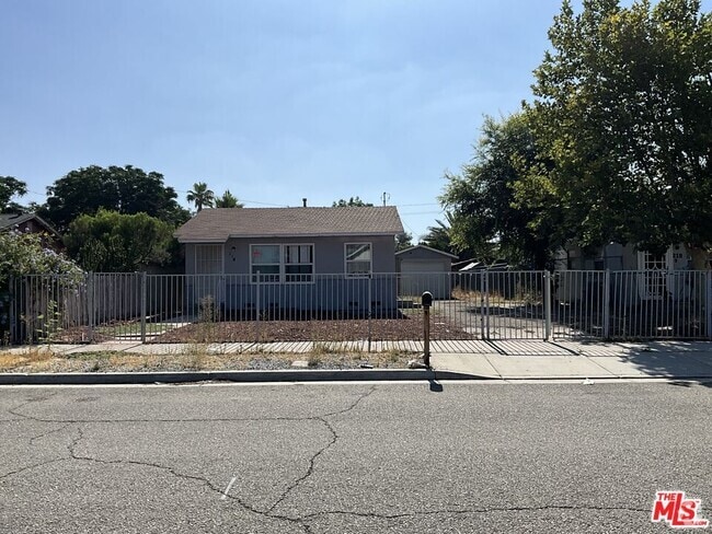 Building Photo - 214 S Ramona St Rental