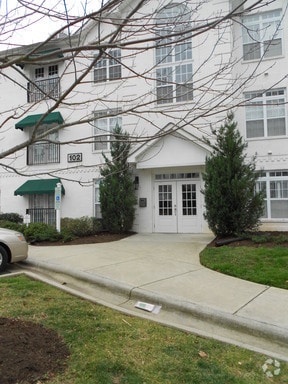 Building Photo - 2 BR Brookside Country Club Condo, Conveni...