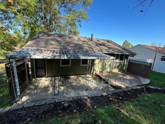 Photo - 921 Millikin St