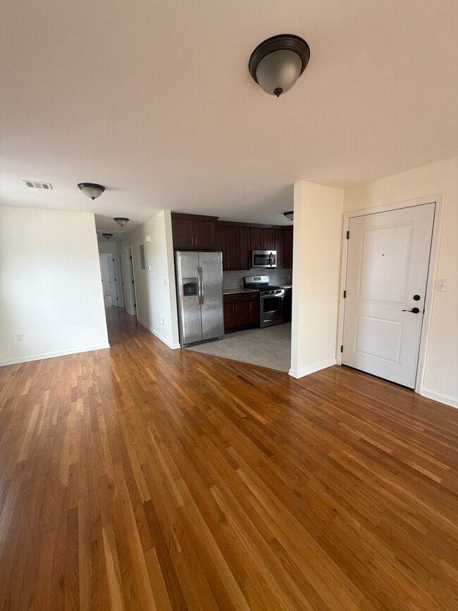 Building Photo - 623 Magnolia Ave Unit 625