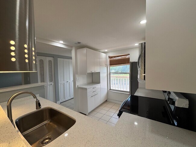 Photo - 6051 NW 61st Ave Unidad 103
